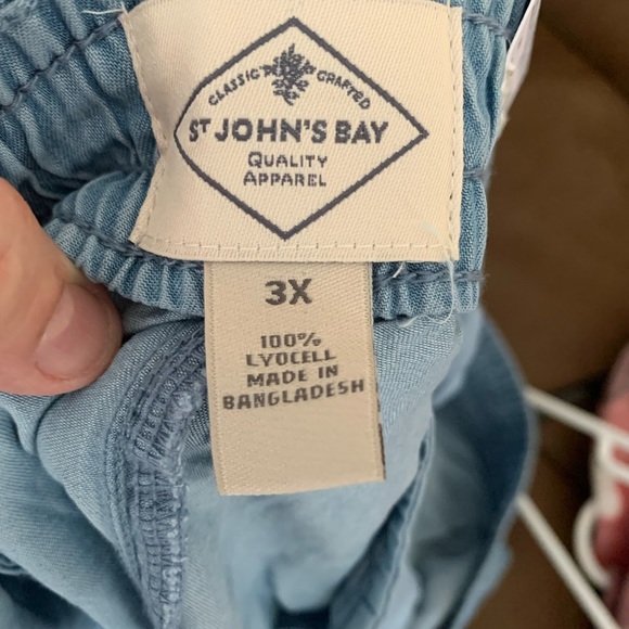St. John’s Bay Blue lightweight chambray crop “Mid-Rise” pants size 3X - Picture 3 of 4